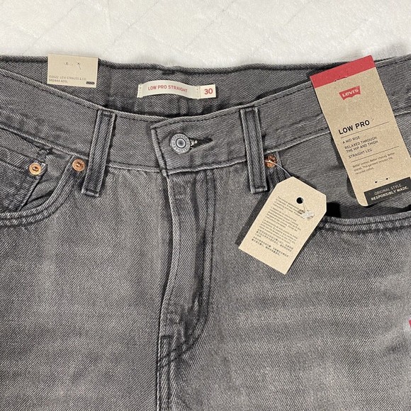 Levi's Jeans Women's Sz 30 Low Pro Gray Paint Splatter Mid Rise Straight Leg NWT - Picture 3 of 8